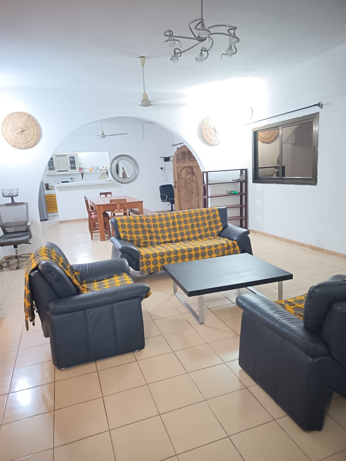Appartement meublé 3 chambres à louer à Avepozo – 400 mille FCFA par mois