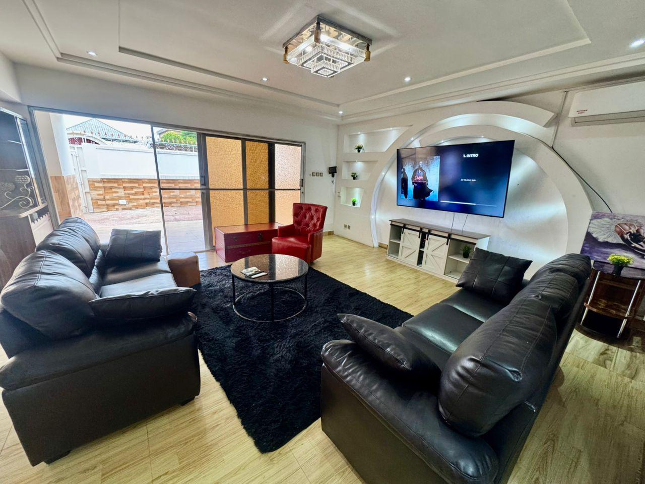 Maison de deux villas avec 15 chambres à vendre à Novissi – 315 millions FCFA