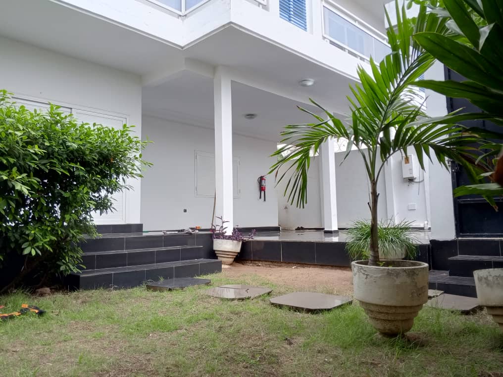 À LOUER – Villa duplex meublée 4 pièces à Tokoin Protestante | 800.000 FCFA/mois