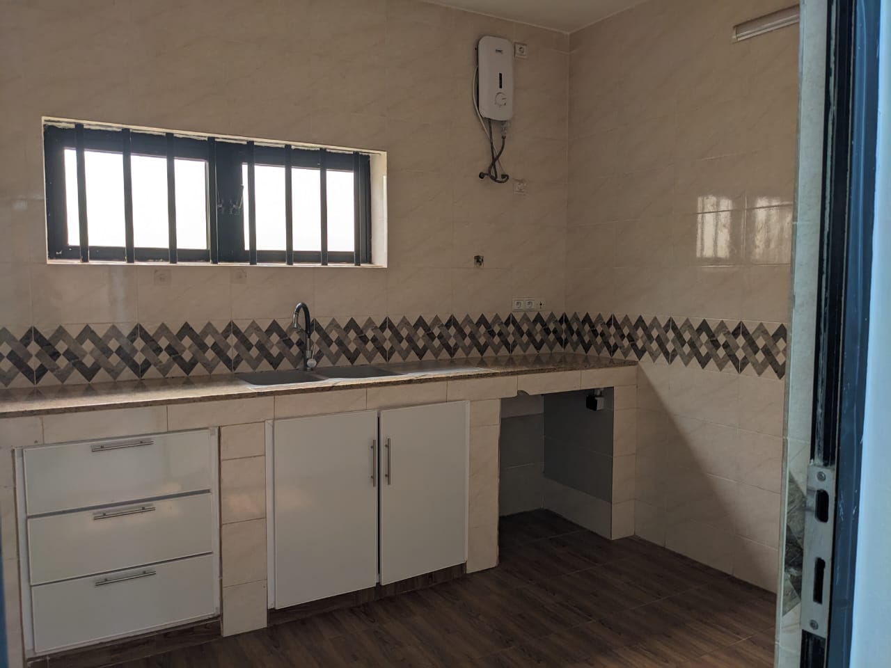 Villa 4 chambres en location à Agoè Legbassito Madjikpeto - 350 000 FCFA