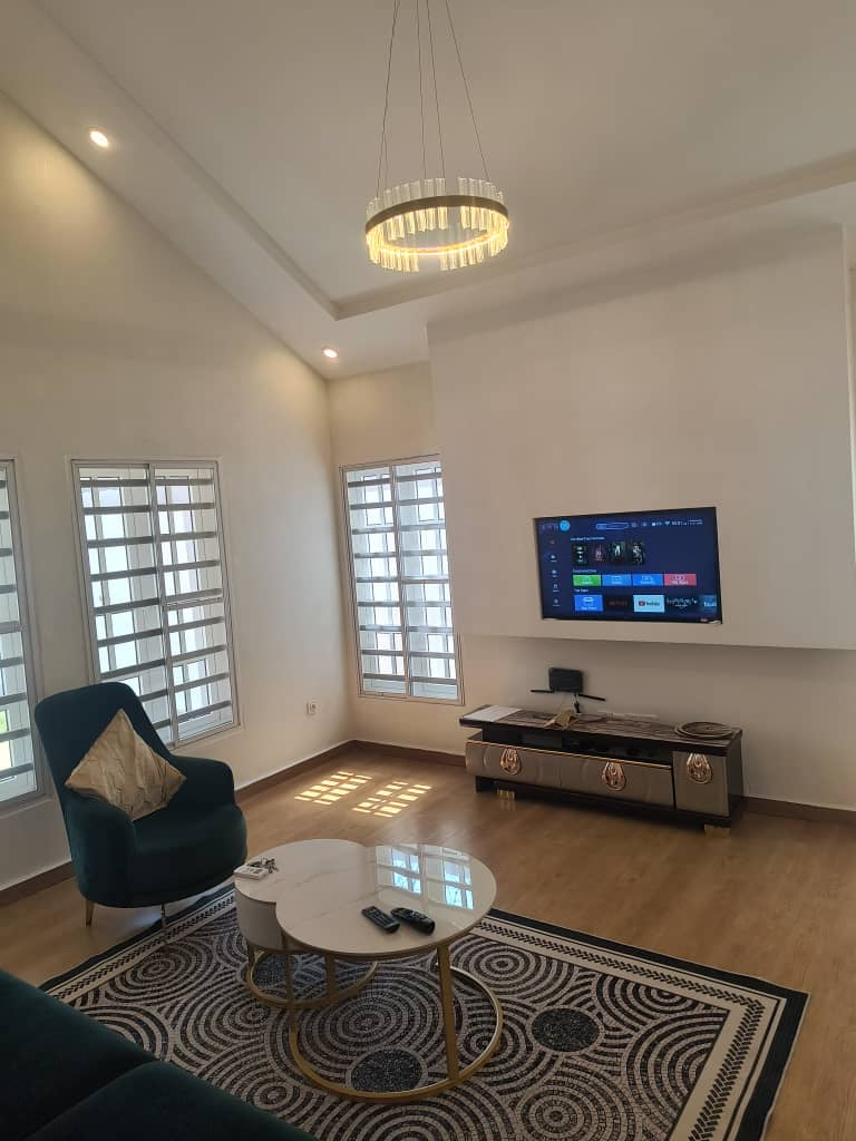 Villa duplex meublée à louer à Tokoin – 750000 FCFA