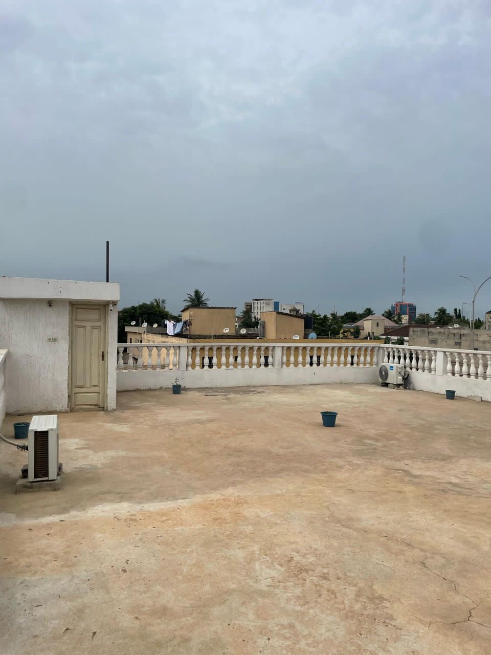 À LOUER : VILLA 7 PIÈCES HAUT STANDING À TOTSI – BORD DU GOUDRON
