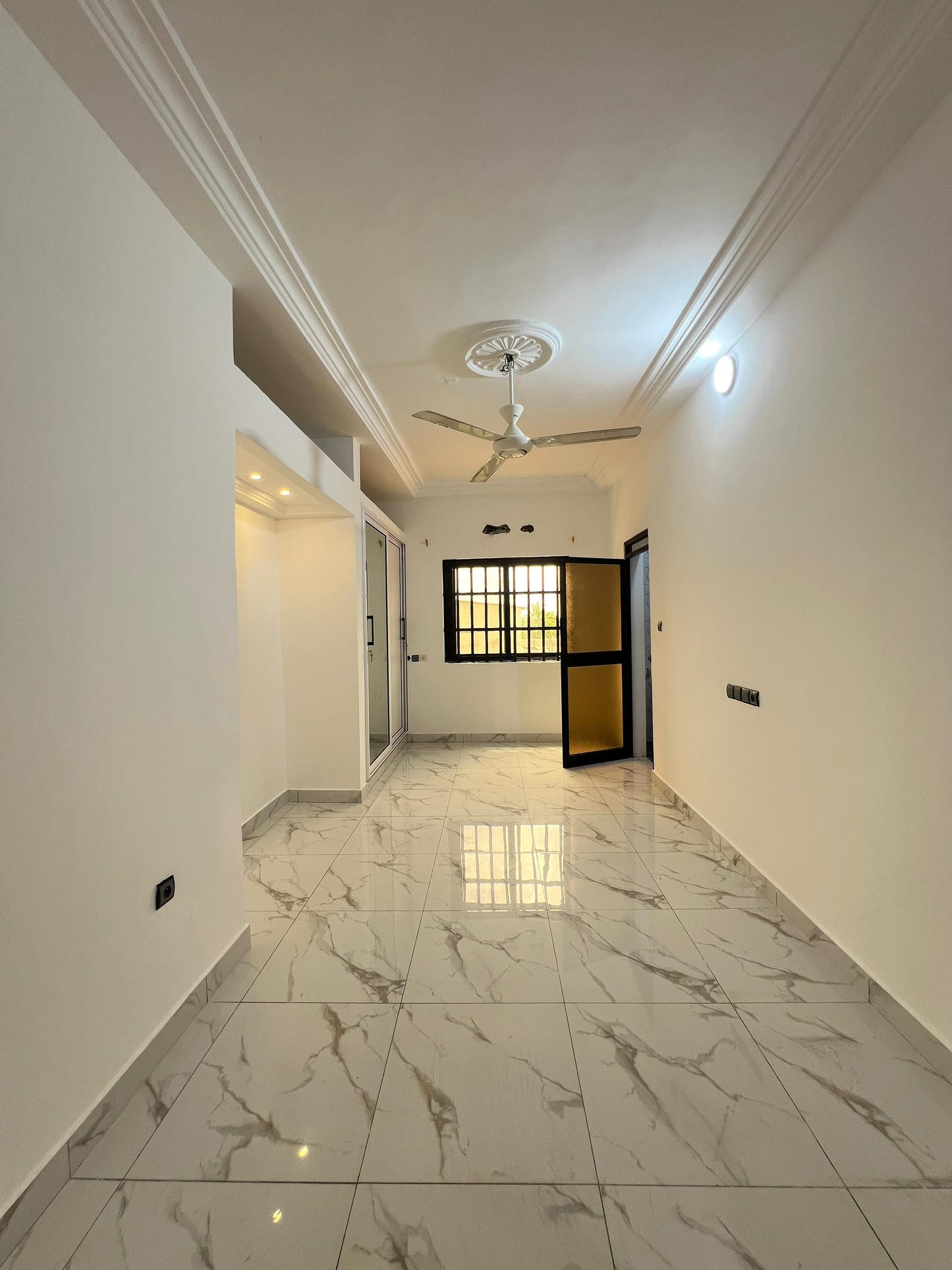 Appartement de 2 chambres à louer à Ségbé, 250m de la Pharmacie Ségbé – 130000 FCFA/mois