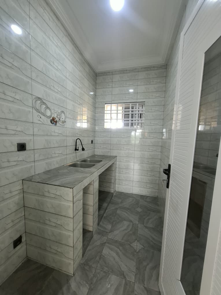 Appartement chambre salon à louer à Adidogomé Kohé – 60 000 FCFA
