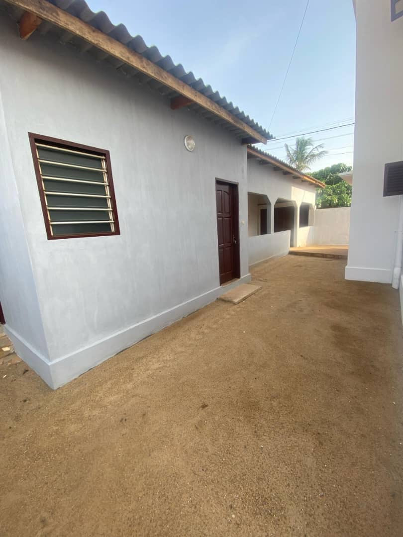 VILLA MODERNE À VENDRE ENTRE AGOÈ ET KÉGUÉ