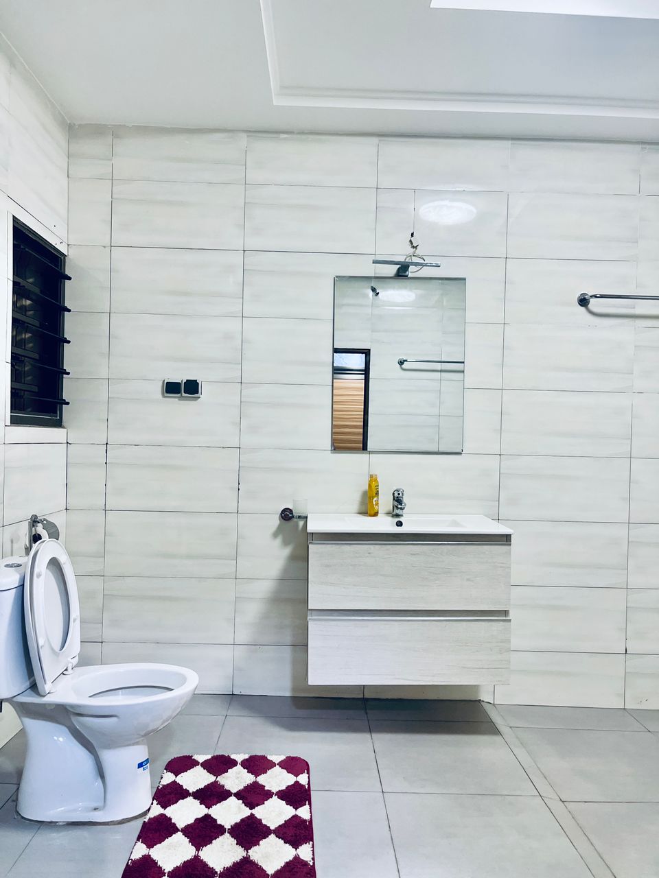 Villa Duplex meublée 4 chambres à louer à Nukafu – 950000 FCFA par mois
