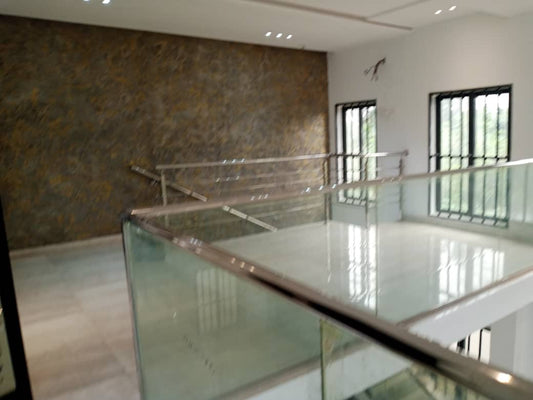 VILLA DE 11 PIÈCES À LOUER À ADIDOGOMÉ – IDÉALE POUR HABITATION OU SIÈGE D’ENTREPRISE