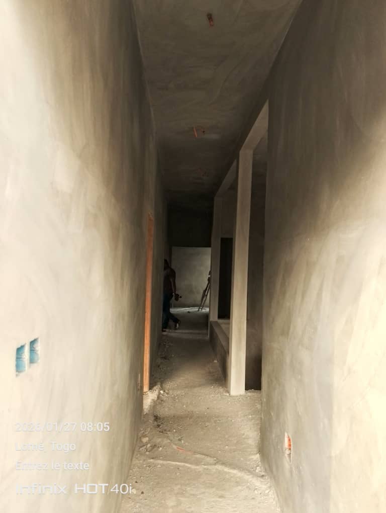 Villa duplex inachevée en vente à Avépozo Kpota – 50 000 000 FCFA
