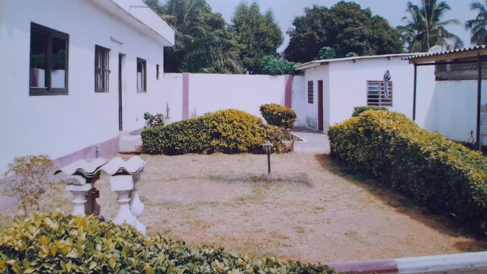 Villa 4 chambres en vente au bord du goudron à Kpémé - 65 millions FCFA