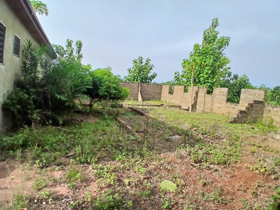 VILLA 5 PIÈCES À VENDRE À KPALIMÉ – 3/4 DE LOT | TAMPON OTR