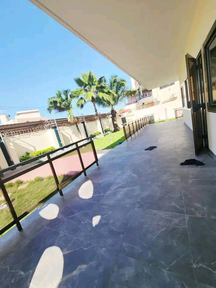 Villa 7 chambres meublée à louer à Nukafu zone direction Moov – 800 000 FCFA/mois