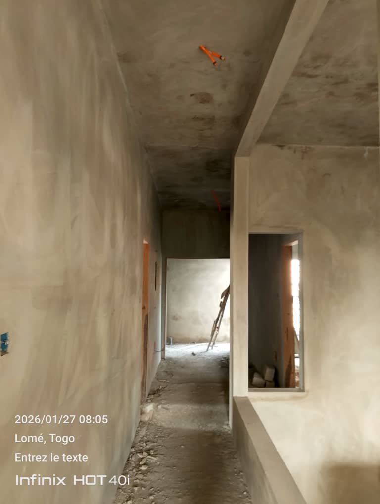 Villa duplex inachevée en vente à Avépozo Kpota – 50 000 000 FCFA