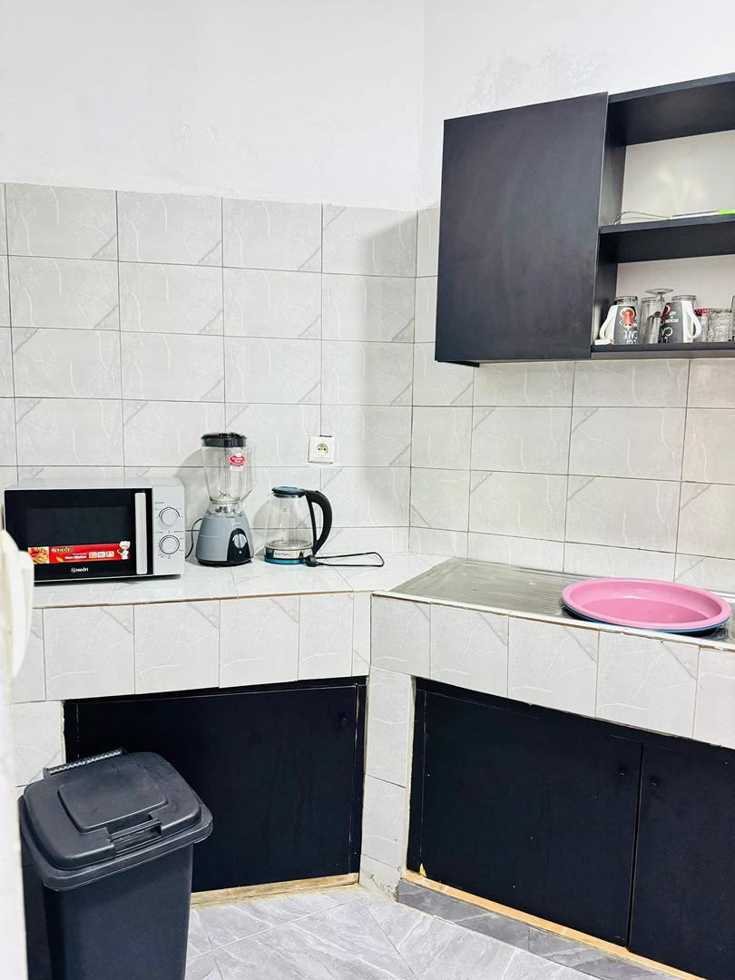 Studio meublé à louer à Totsi – 250000 FCFA