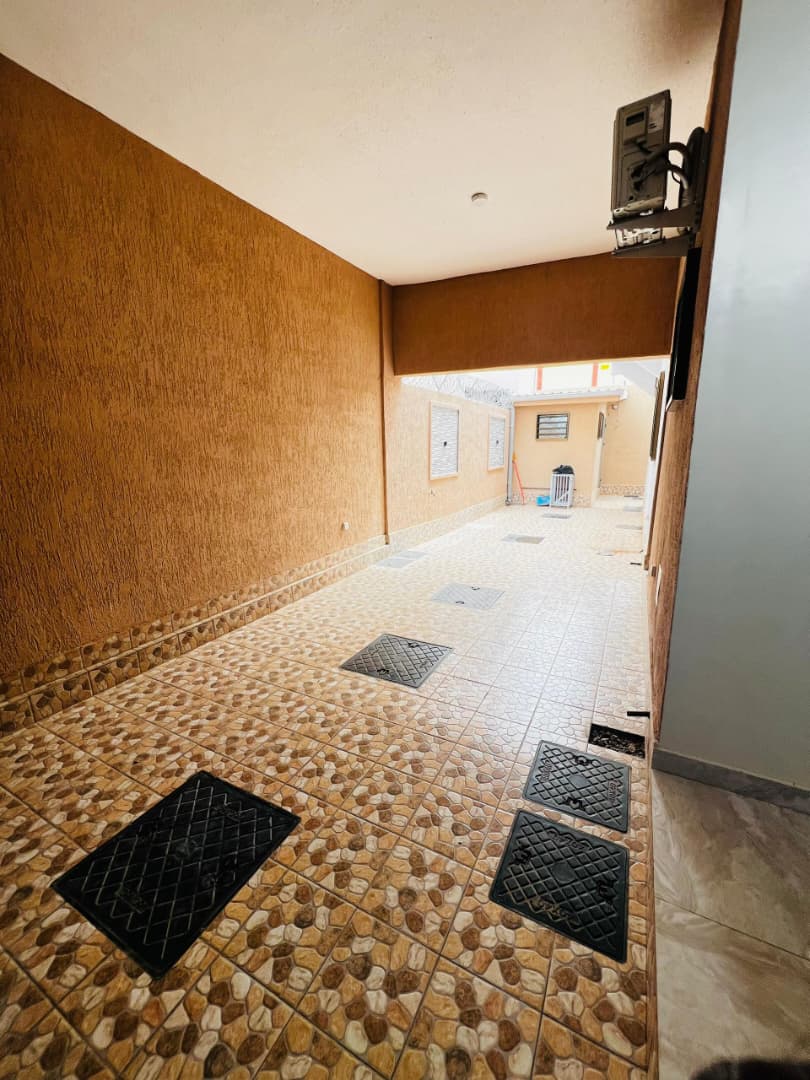 Villa duplex meublée 4 chambres en vente à Cité Mokpokpo, Lomé – 285 millions FCFA