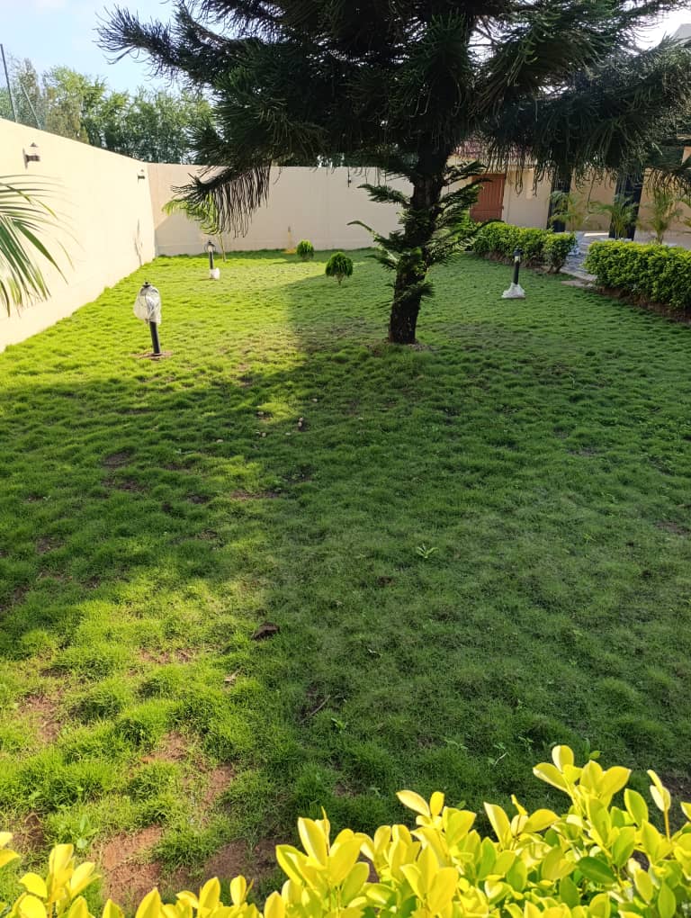 Villa duplex 6 chambres en location à Togo 2000 – 1.600.000 FCFA/mois