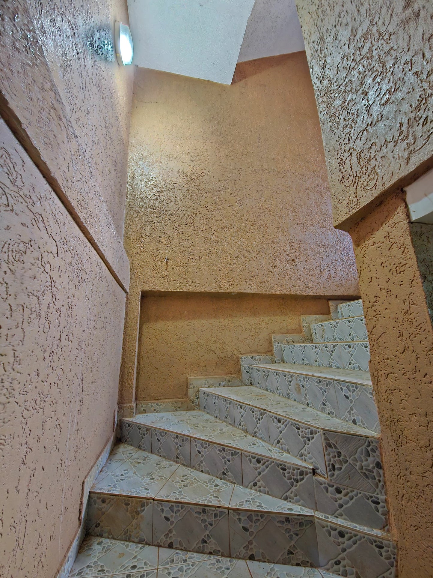 IMMEUBLE DE 16 PIÈCES À VENDRE À AGOÈ LOGOPÉ