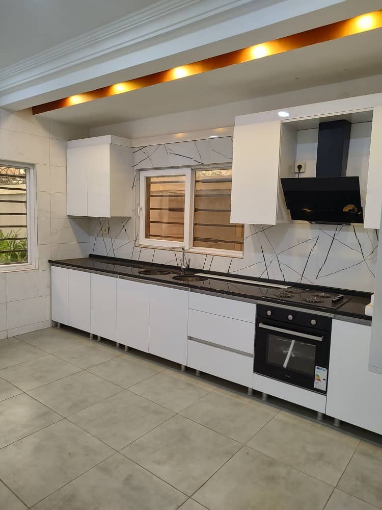 VILLA DUPLEX 6 PIÈCES À VENDRE À HEDZRANAWOÉ – 300 m² | TITRE FONCIER