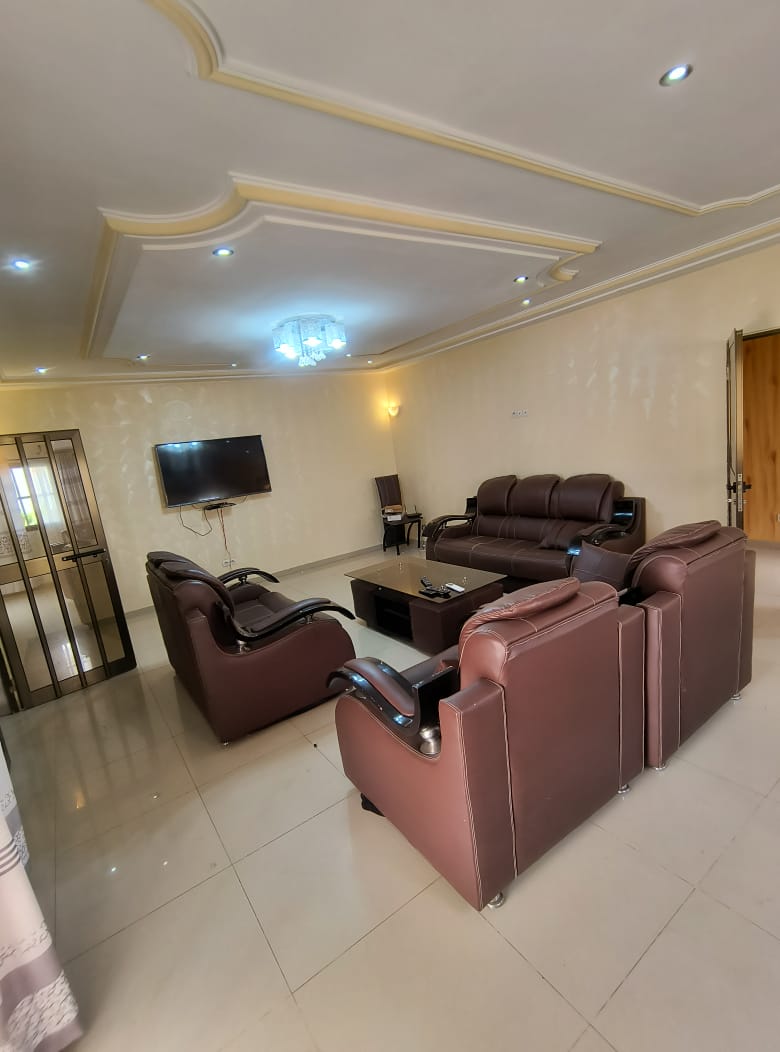 Villa duplex 5 chambres avec piscine à louer à Avenou – 1.200 000 FCFA par mois