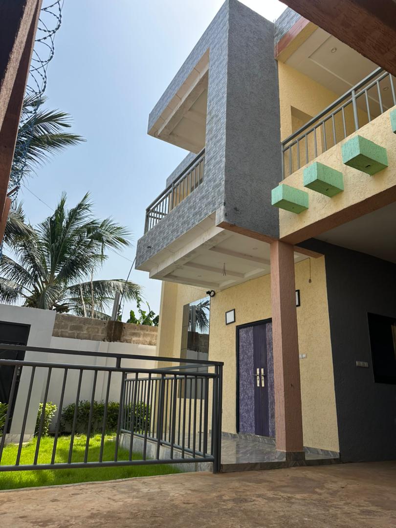Villa duplex meublée à louer à Ségbé – 400000 FCFA/mois