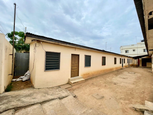 Maison de location 6 chambres à vendre à Novissi – 80 millions FCFA