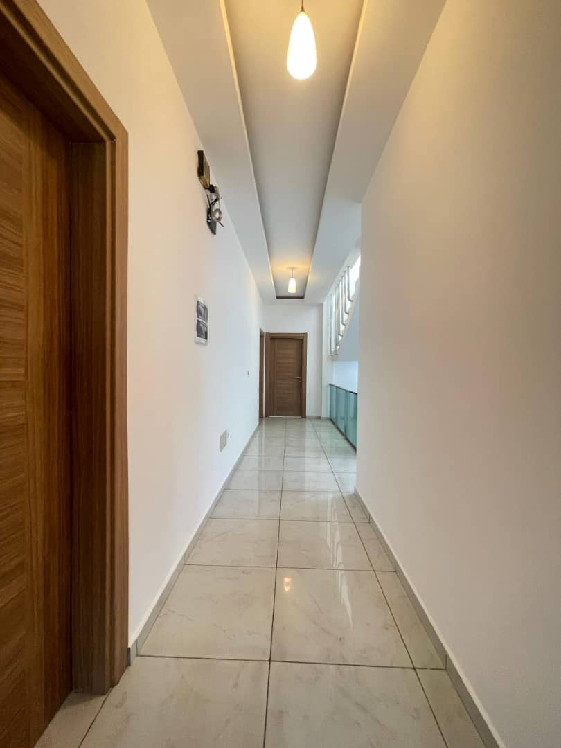 VILLA NON MEUBLÉE TOKOIN FOREVER - 5 CHAMBRES, 1 SALON, 1 BUREAU