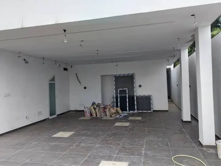 Villa neuve 5 chambres avec piscine à louer à Agbalepedo – 1.500.000 FCFA