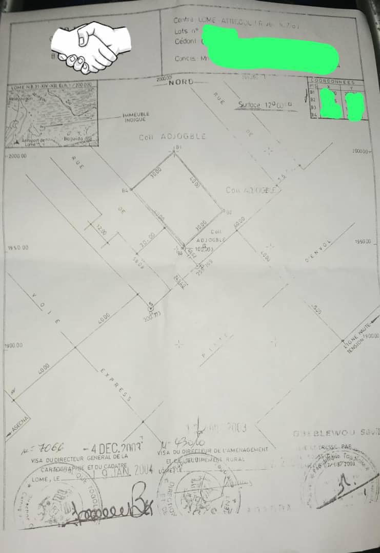TERRAIN À VENDRE À ATTIÉGOU SAVOIR AU BORD DU GOUDRON