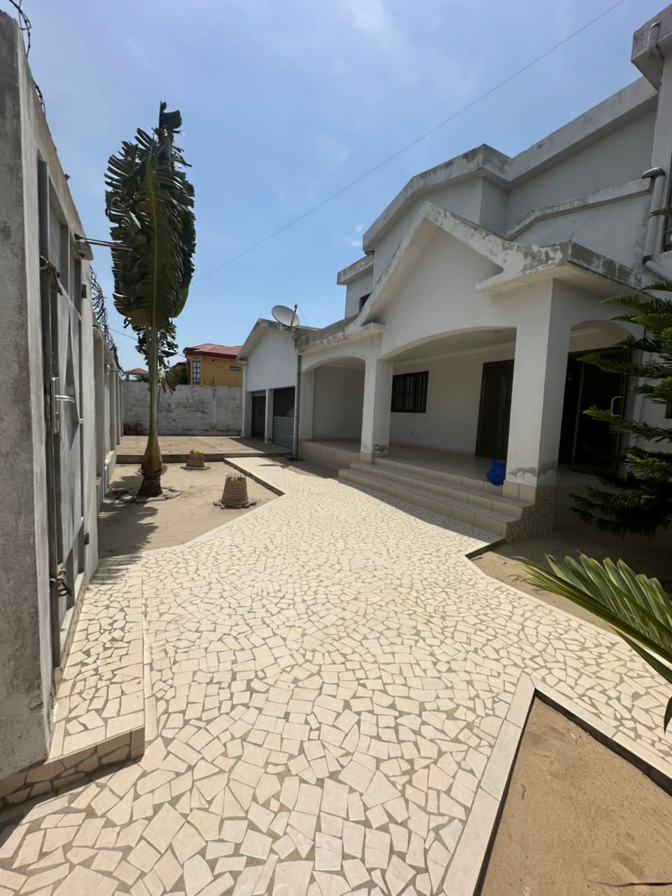 Villa 6 pièces en vente avec accès facile à Avepozo – 125 millions FCFA