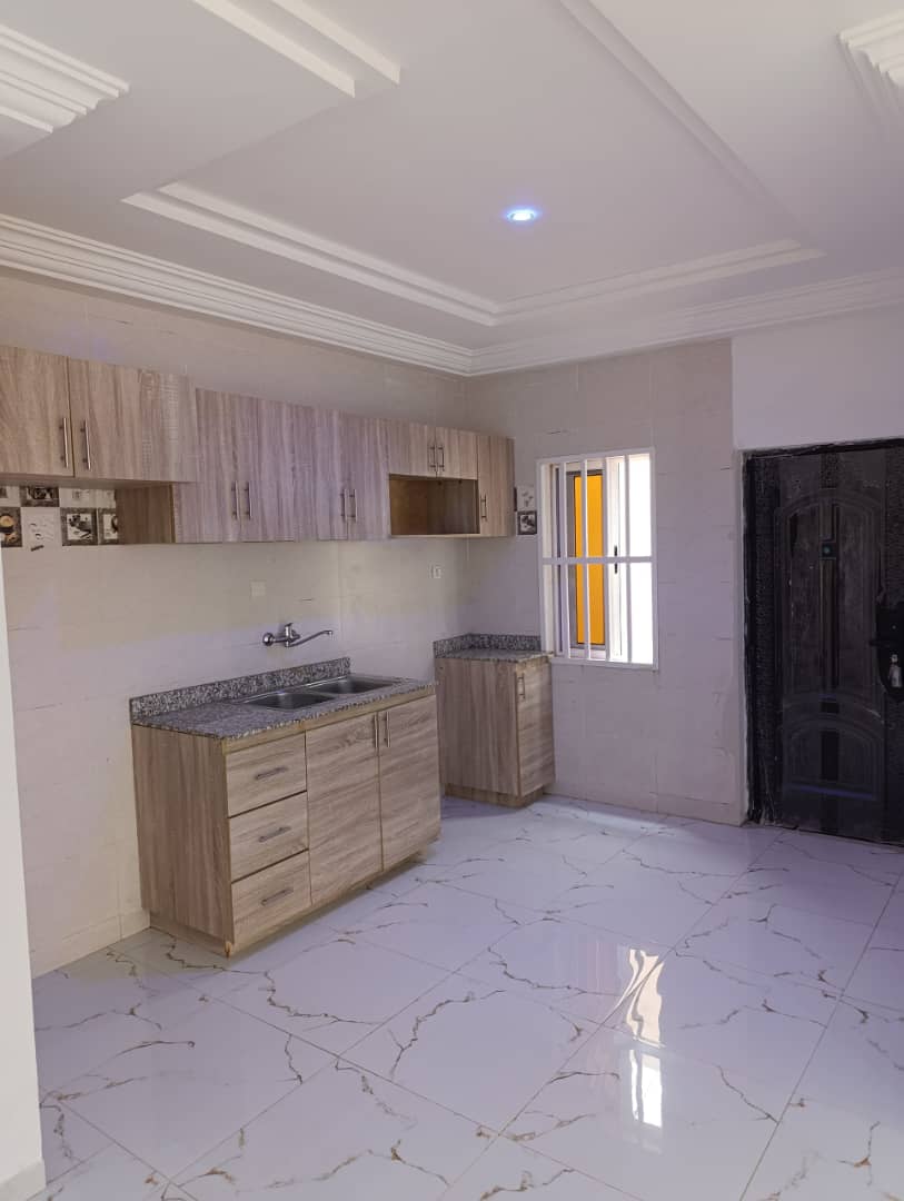 VILLA DE 8 PIÈCES À VENDRE À AGOE LEGBASSITO ATIOMÉ – 85 MILLIONS FCFA