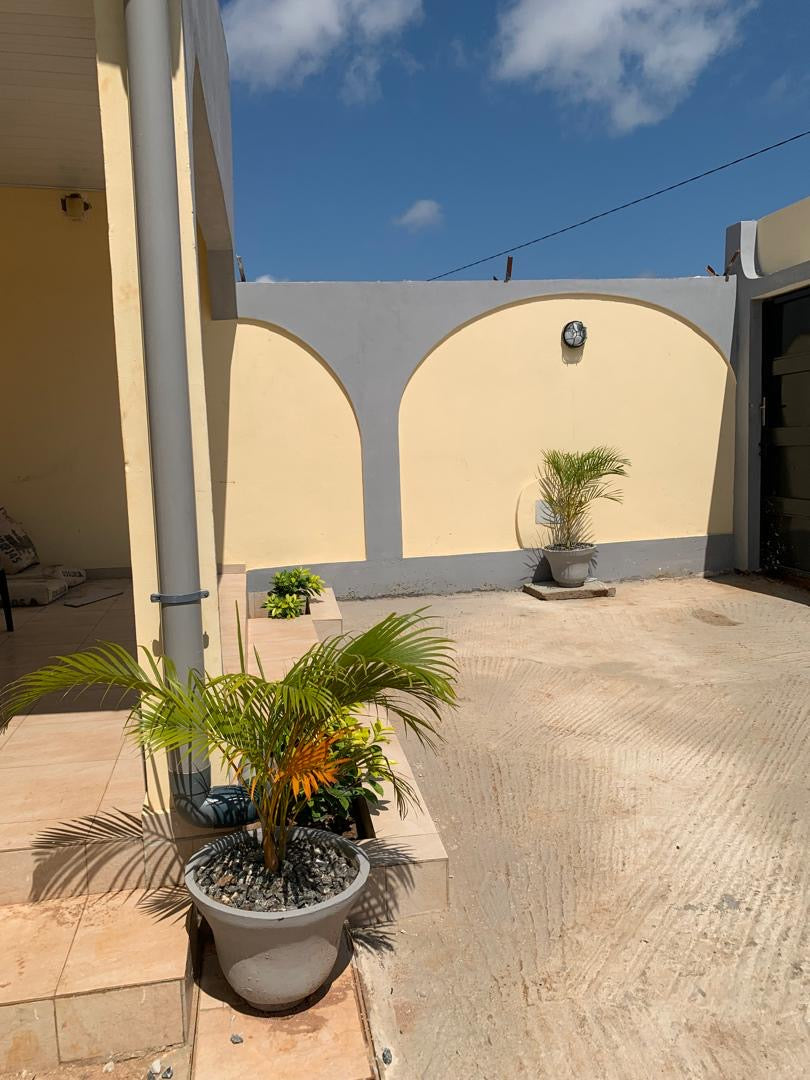 MINI VILLA 2 PIÈCES À VENDRE À SÉGBÉ PHARMACIE – 600 m²