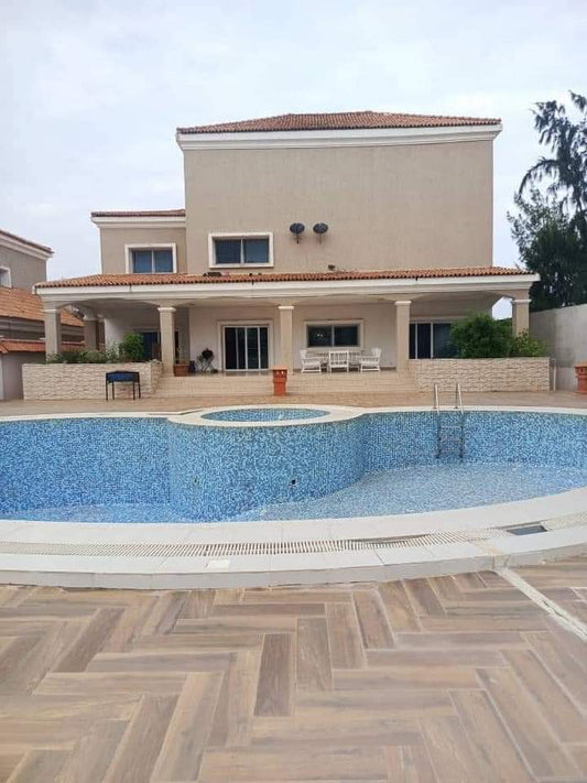 UNE VILLA PISCINE À VENDRE À BAGUIDA - 8 PIÈCES