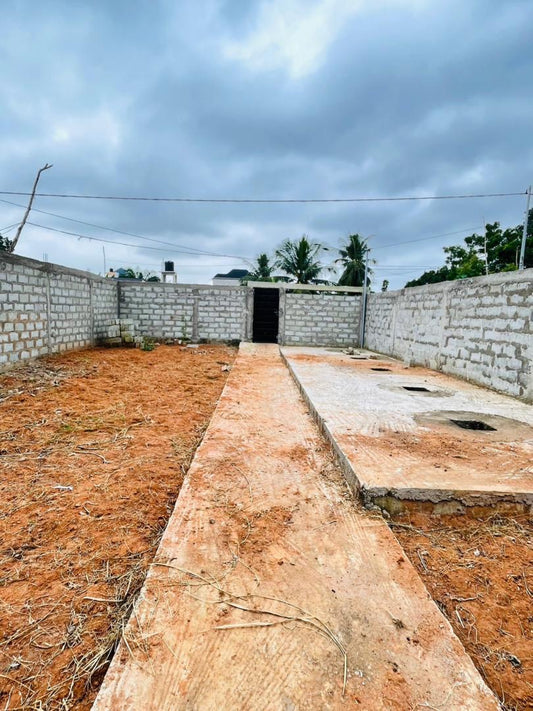 VENTE EXPRESS DE TERRAIN CLÔTURÉ À ZANGUÉRA