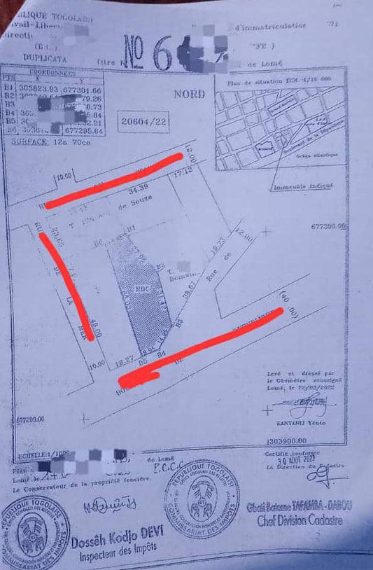 À VENDRE – IMMEUBLE COMMERCIAL DE 42 BOUTIQUES SUR 2 LOTS AU GRAND MARCHÉ | 1,7 MILLIARD FCFA