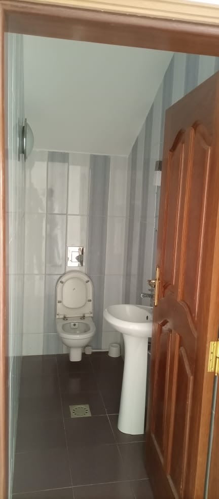 VILLA À VENDRE À BAGUIDA – VUE MER, PISCINE ET 08 LOTS