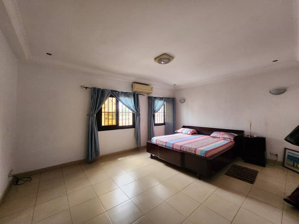 Villa duplex 6 chambres en vente à Novissi – 400 millions FCFA