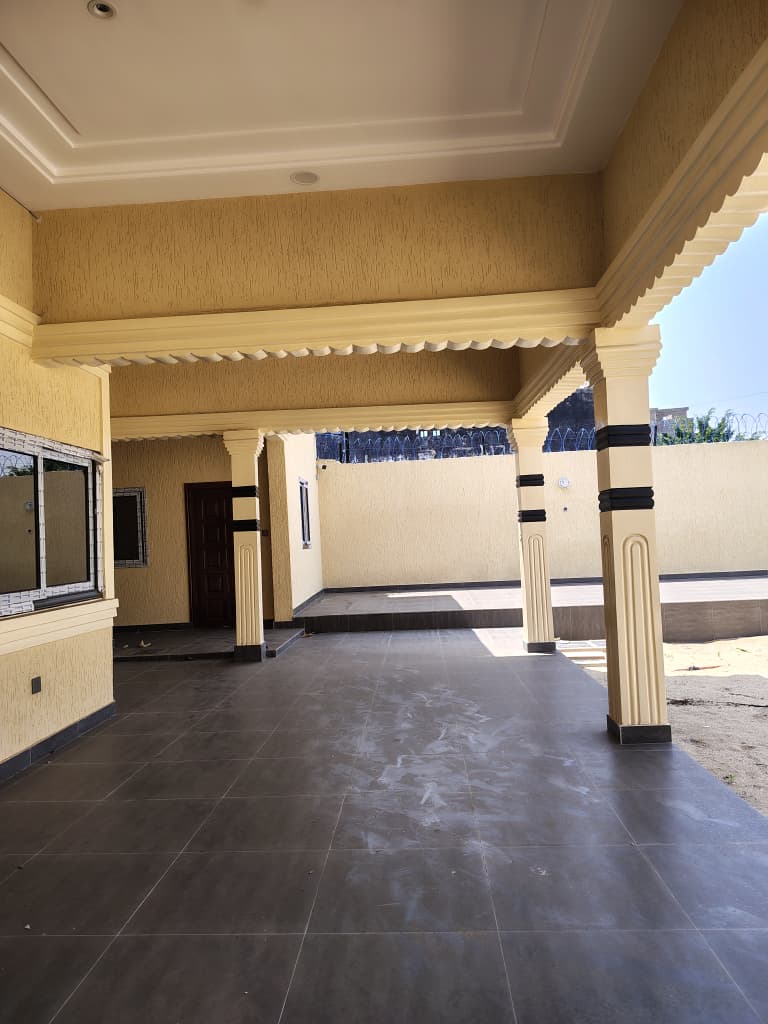 Villa 4 chambres à louer rue de l'Ocam – 800000 FCFA