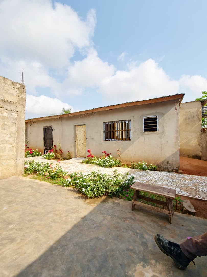 Villa 3 chambres en vente à Agoè Legbassito Kognito – 16 millions FCFA