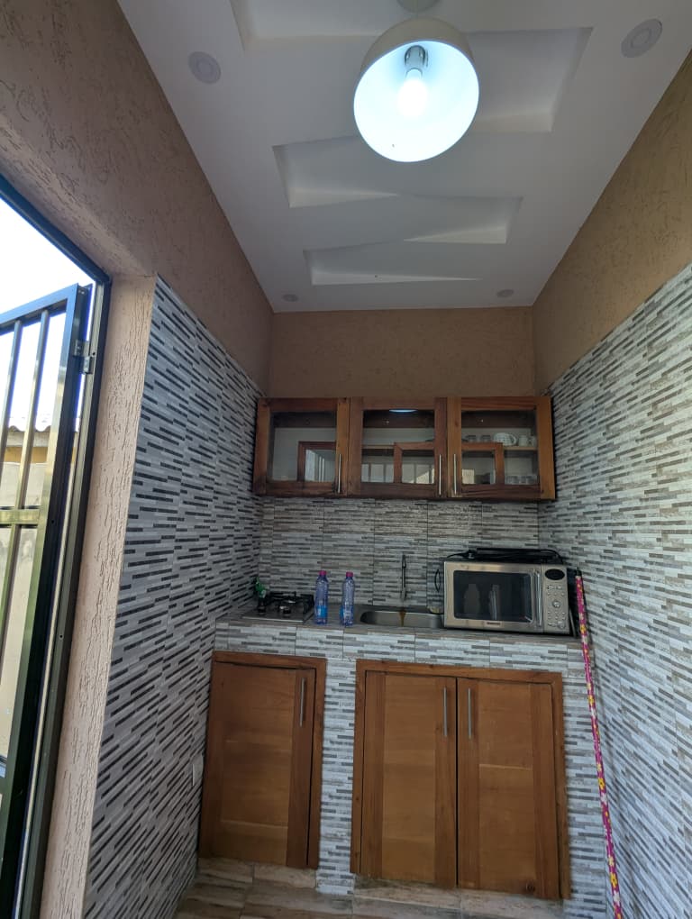 Studio à louer à Djidjolé – 120000 FCFA