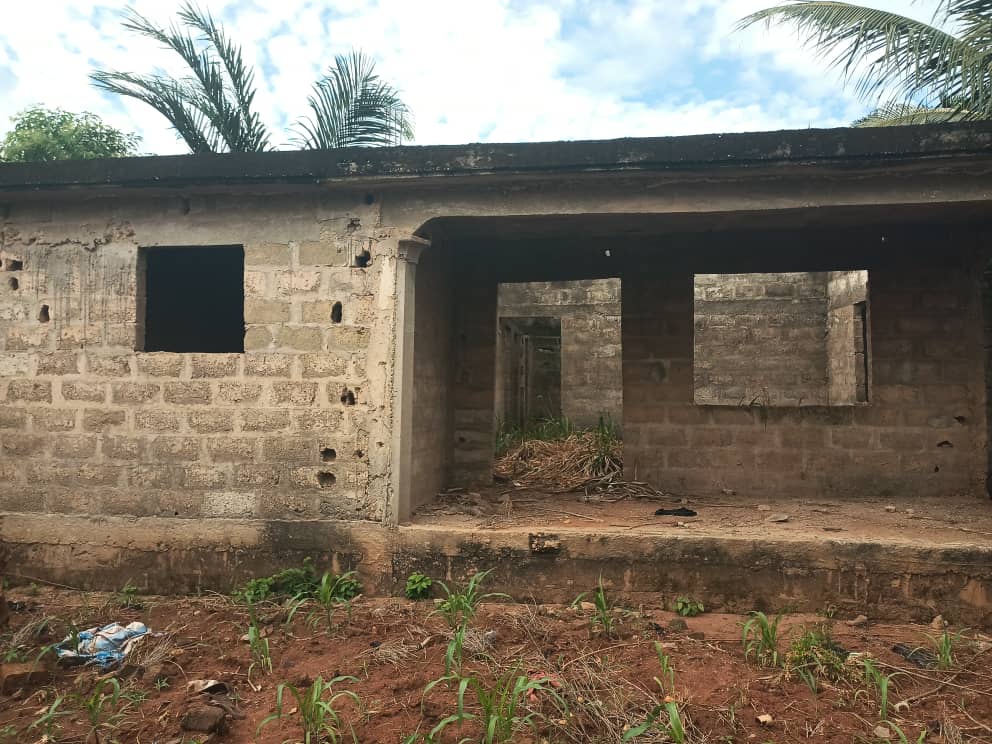 Villa 3 chambres à vendre à Zanguera, assemblée de Dieu – 16 millions FCFA
