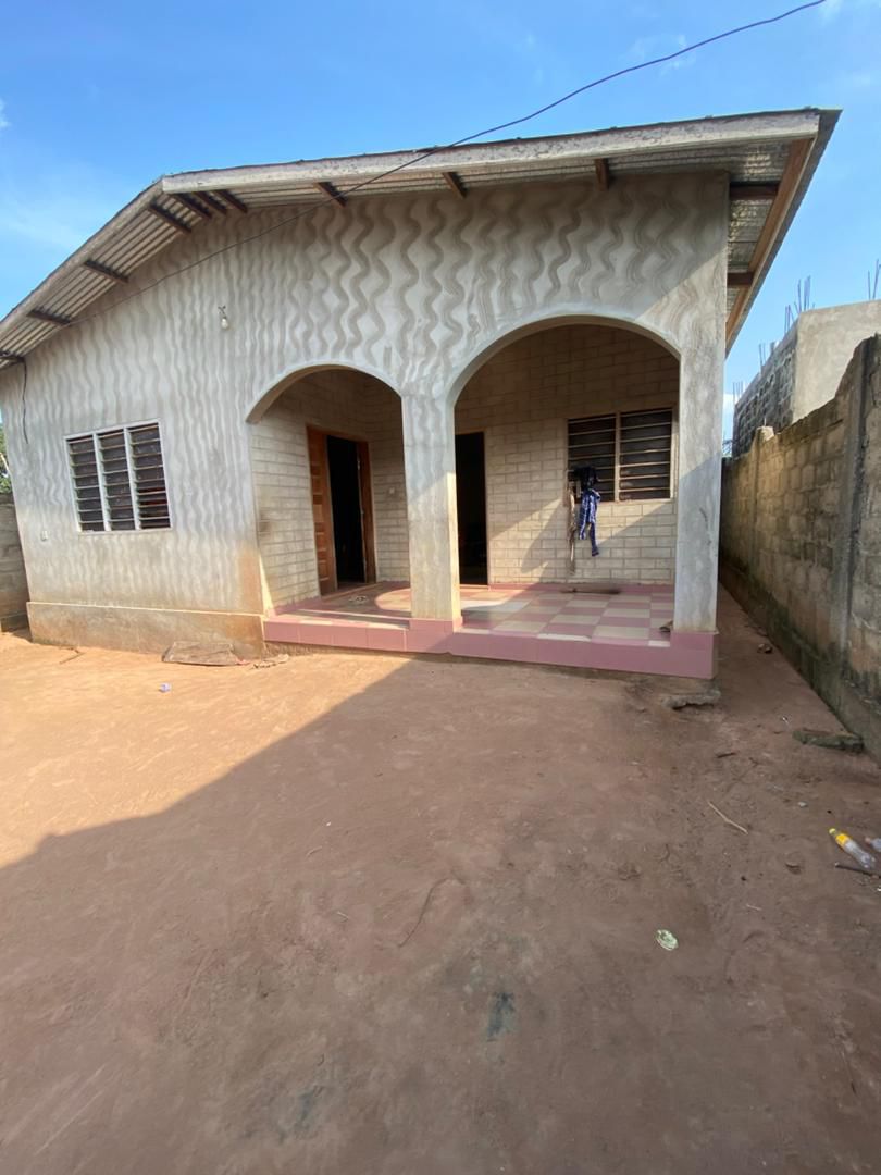 Maison 2 chambres en vente à Zanguera – 8,5 millions FCFA