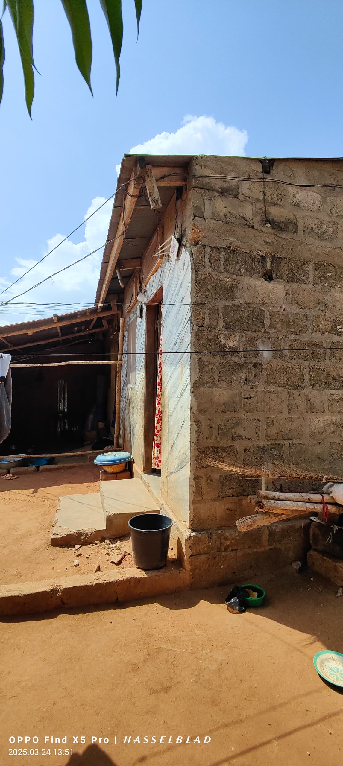 Terrain bâti de 1,5 lot avec construction de 4 chambres à vendre à Agoè Legbassito – 25 millions FCFA