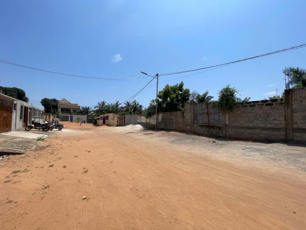 Terrain de 1 lot + 1/4 en vente à Adidogomé – 40 millions FCFA