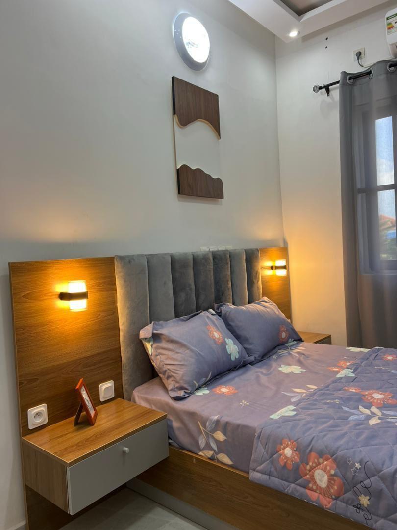 Appartement meublé à louer à Djidjolé en bordure de goudron – 350 mille FCFA