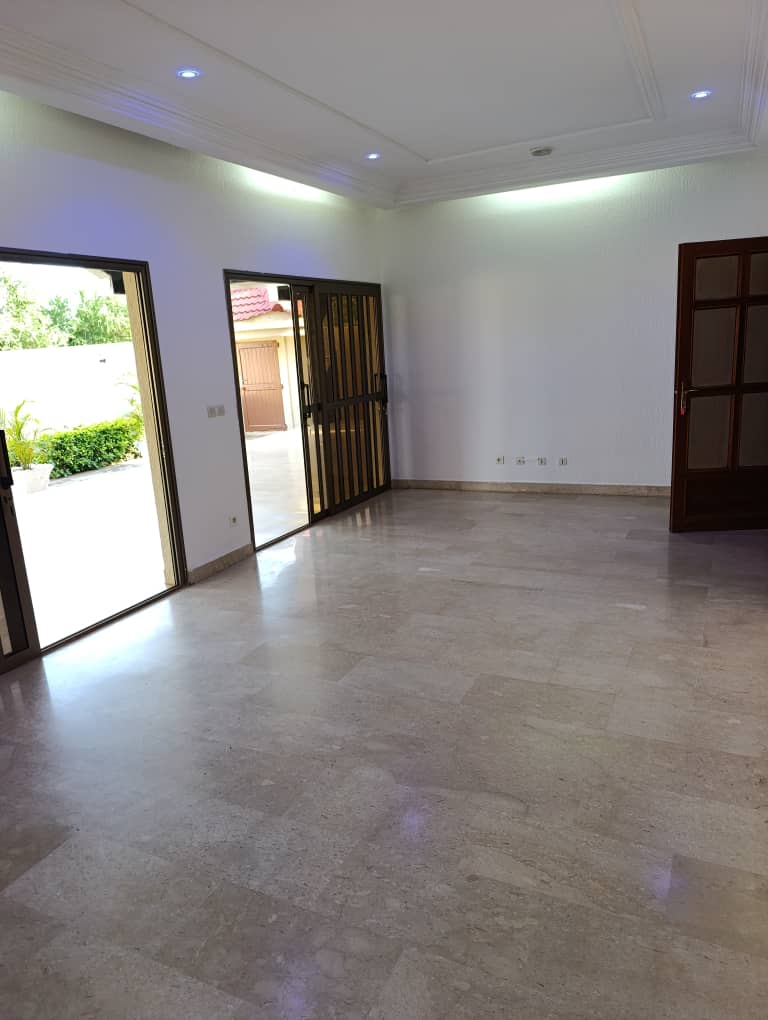 Villa duplex 6 chambres en location à Togo 2000 – 1.600.000 FCFA/mois