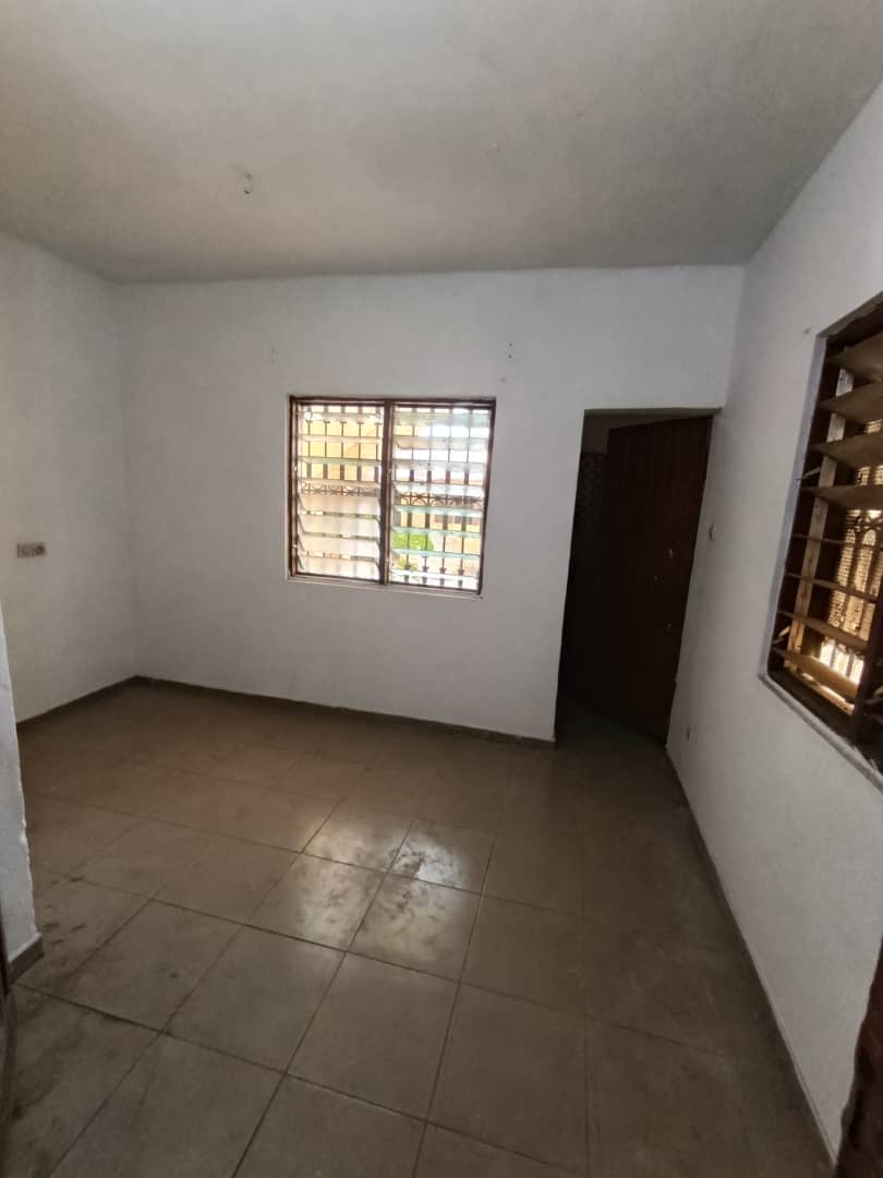 VILLA DE 9 PIÈCES À VENDRE À HÉDZRANAWOÉ