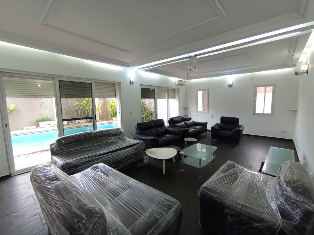 Immeuble R+2 avec boutiques en vente au Grand Marché de Lomé – 1 milliard FCFA