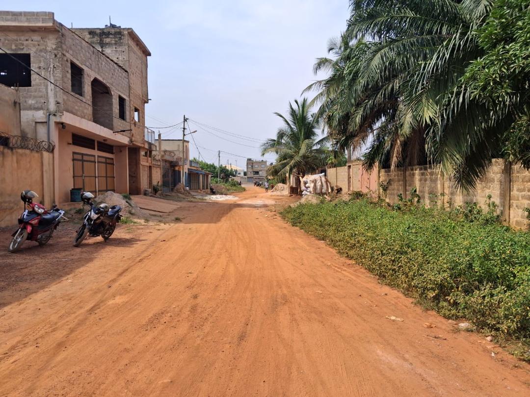 Terrain en bail à Zanguéra – 120000 FCFA par mois