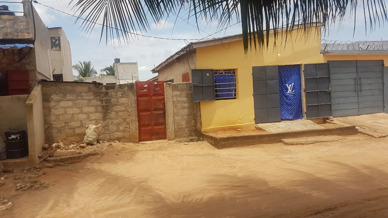 Maison 5 pièces + boutique en vente à Agoè Atiémé – 20 000 000 FCFA