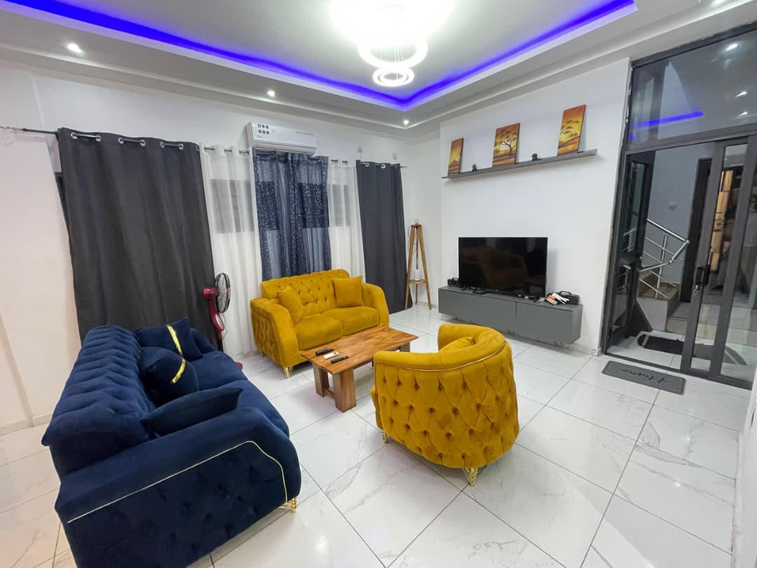 Appartement meublé de 3 chambres haut standing à Agoè Minamadou – 500000 FCFA mensuel
