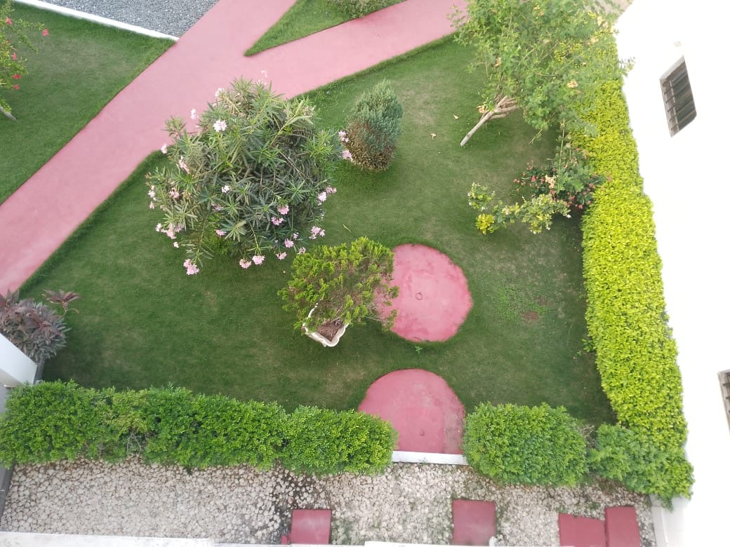 À VENDRE – VILLA DUPLEX 9 PIÈCES AVEC GRAND JARDIN À AVÉPOZO, CÔTÉ PLAGE (1 LOT)